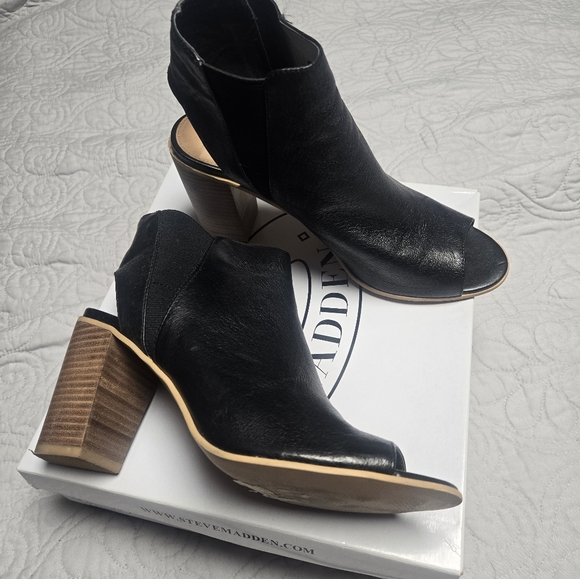 Steve Madden Open Toe Shoes - Picture 2 of 3